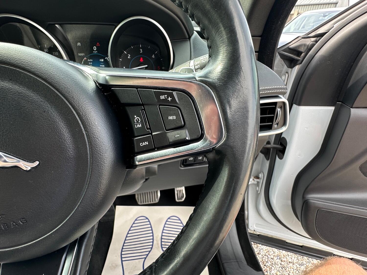 Jaguar F Pace
