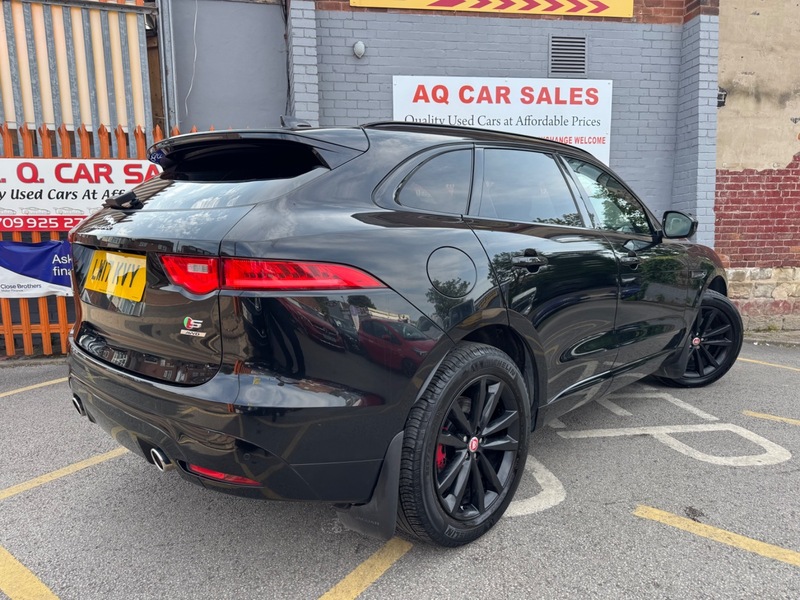 Jaguar F Pace