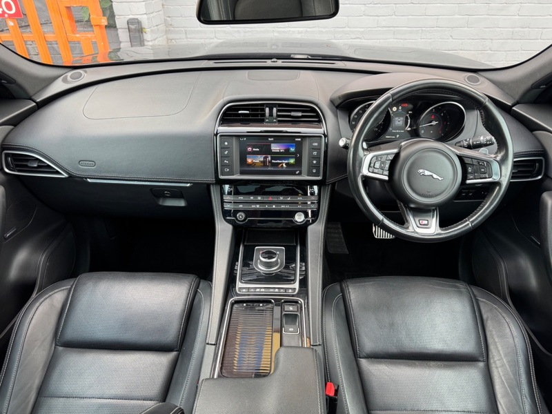 Jaguar F Pace