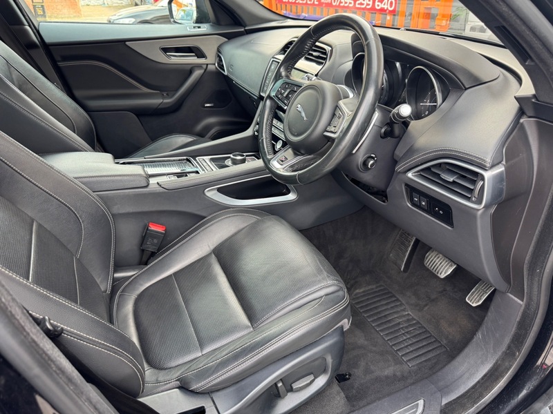 Jaguar F Pace