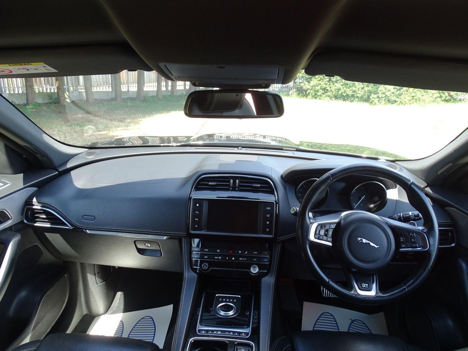 Jaguar F Pace