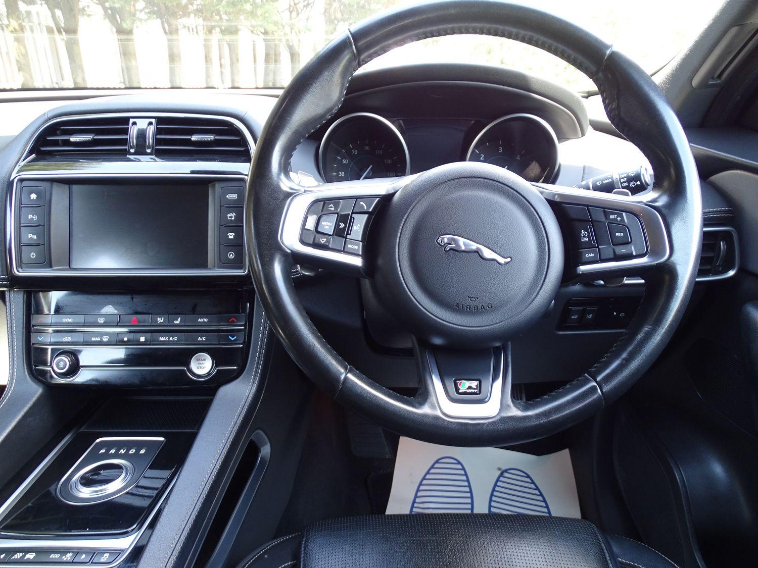 Jaguar F Pace