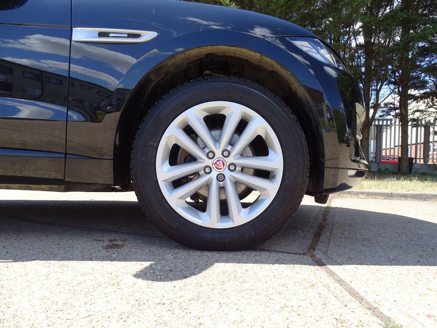 Jaguar F Pace