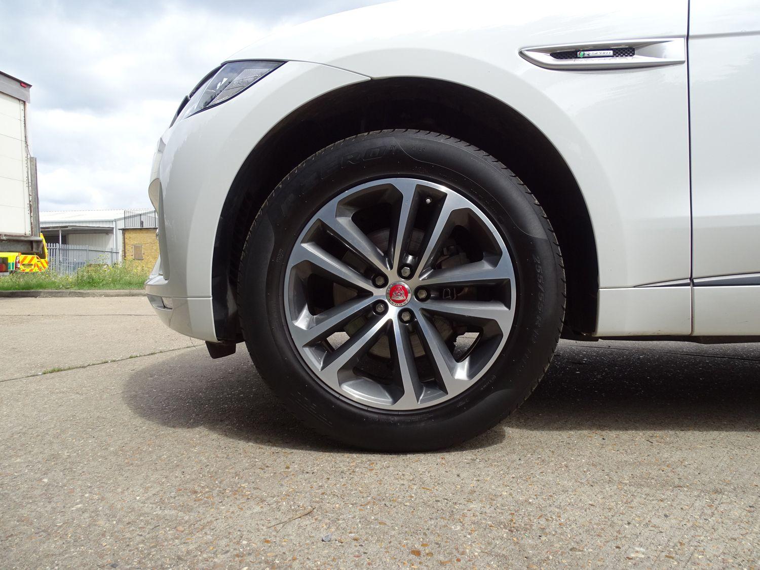 Jaguar F Pace