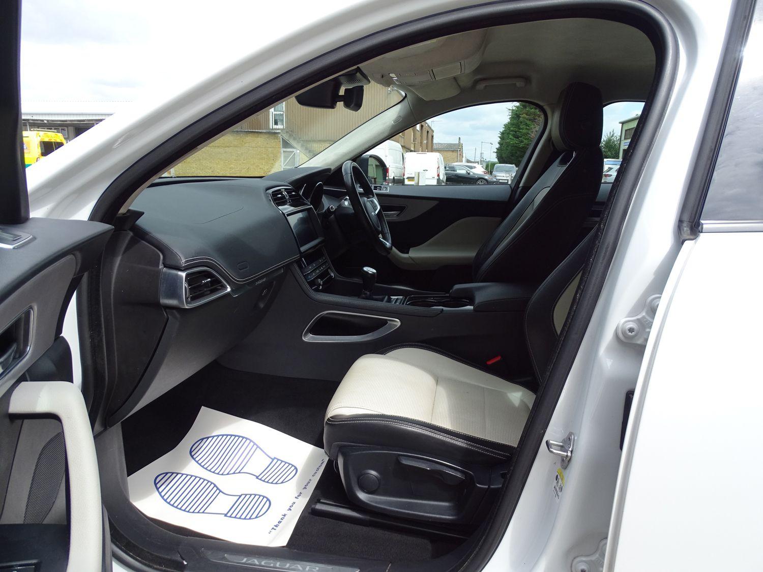 Jaguar F Pace