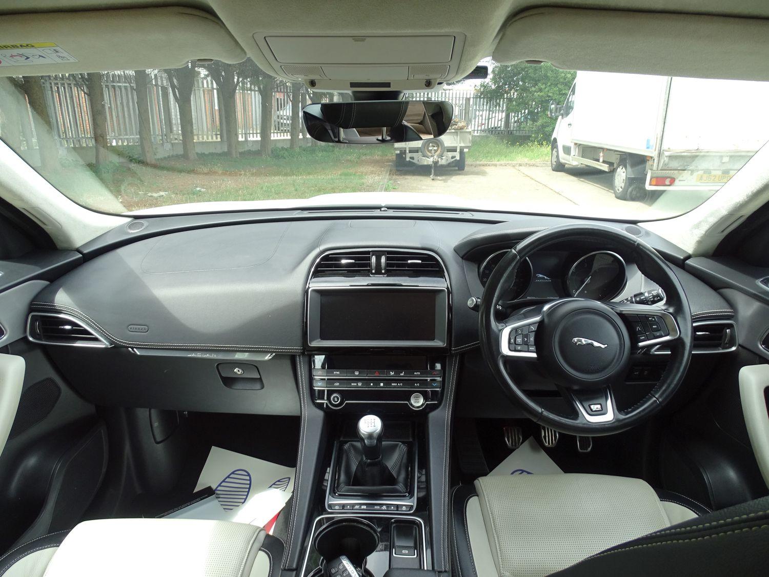 Jaguar F Pace