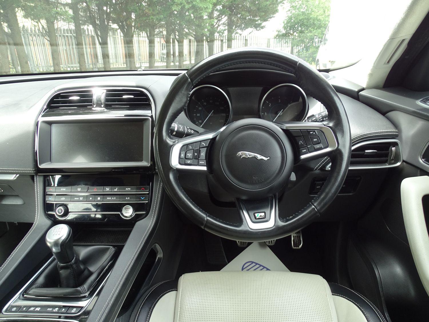 Jaguar F Pace