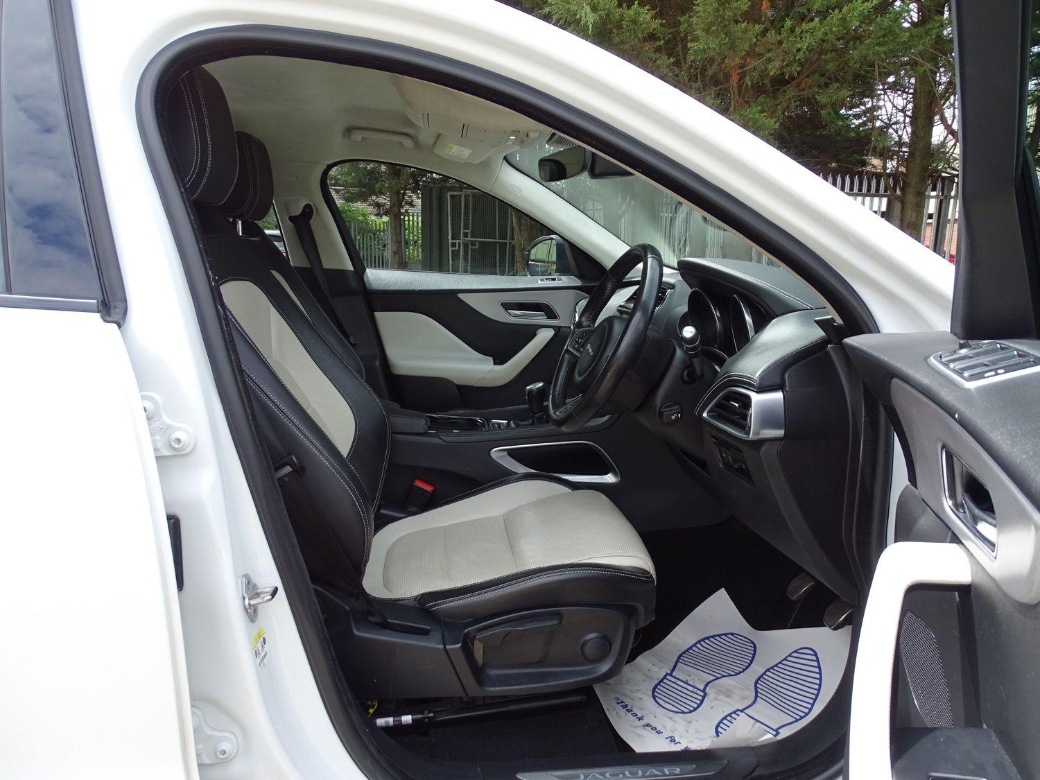Jaguar F Pace