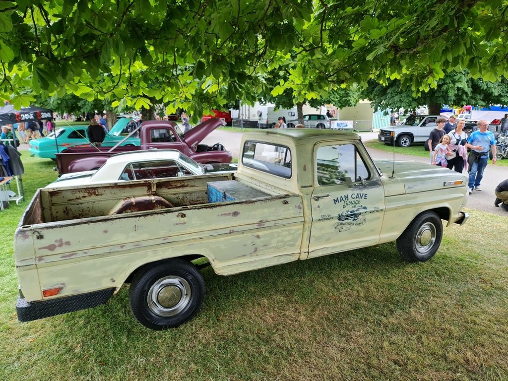 Ford F-100