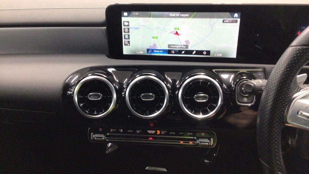 Mercedes Benz CLA