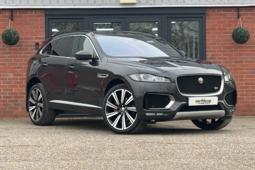 Jaguar F Pace