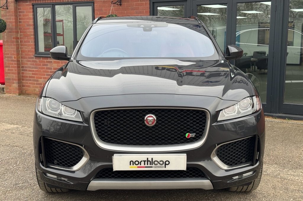 Jaguar F Pace