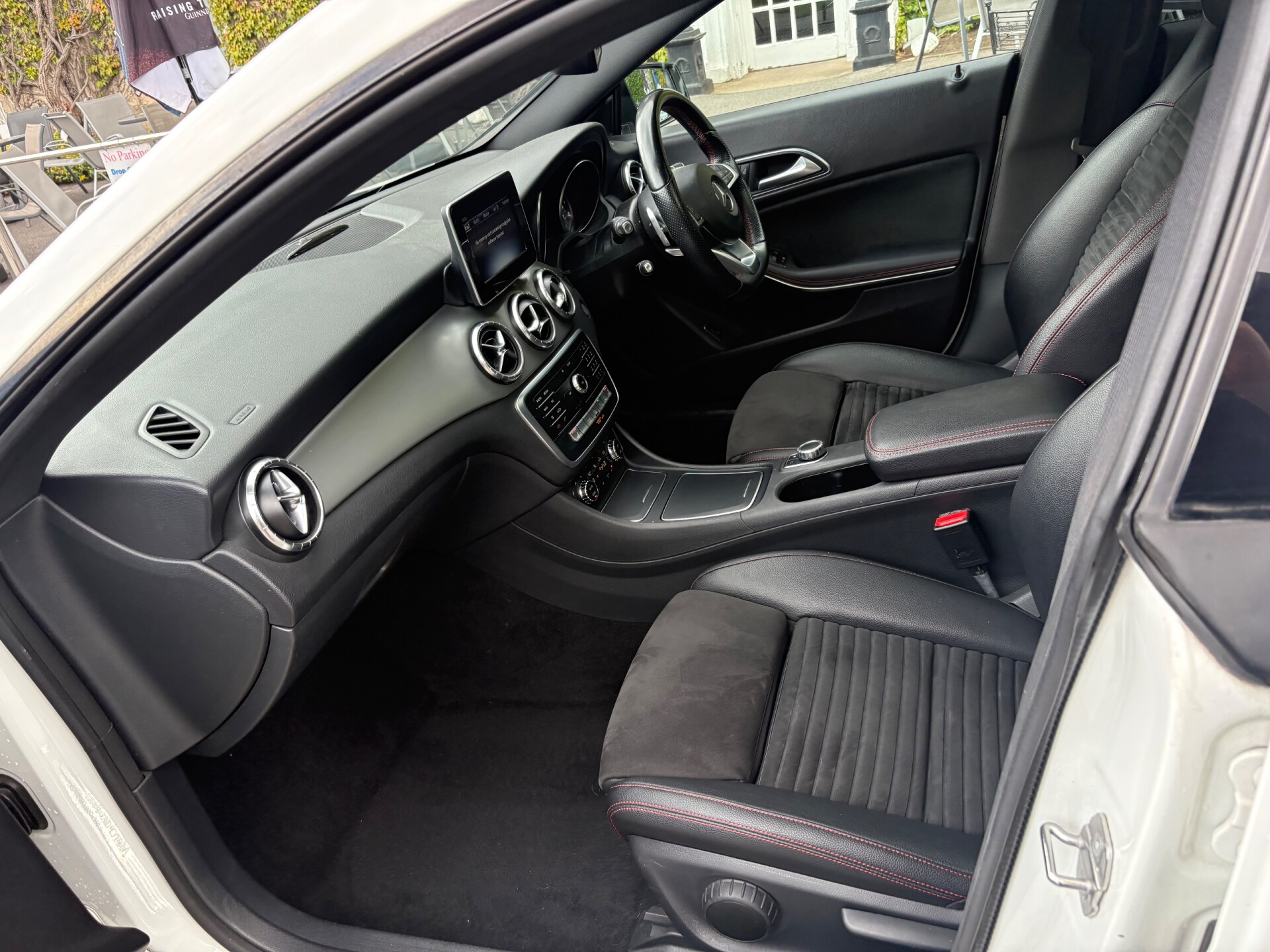 Mercedes Benz CLA
