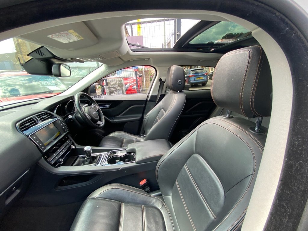 Jaguar F Pace