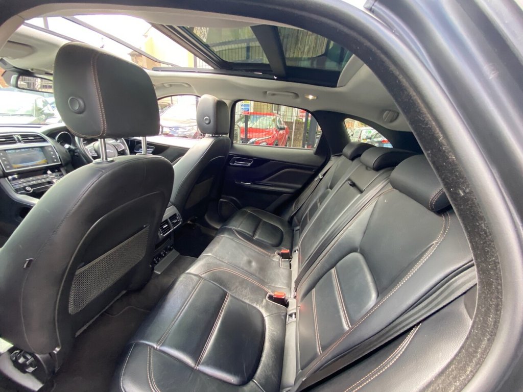 Jaguar F Pace