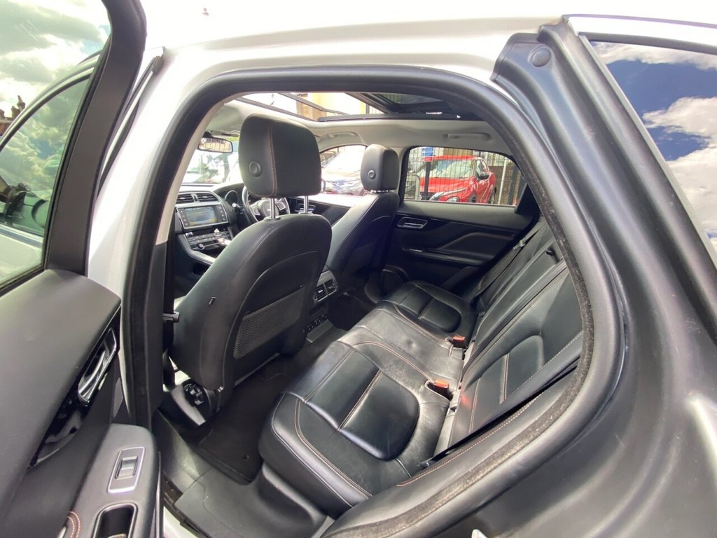 Jaguar F Pace
