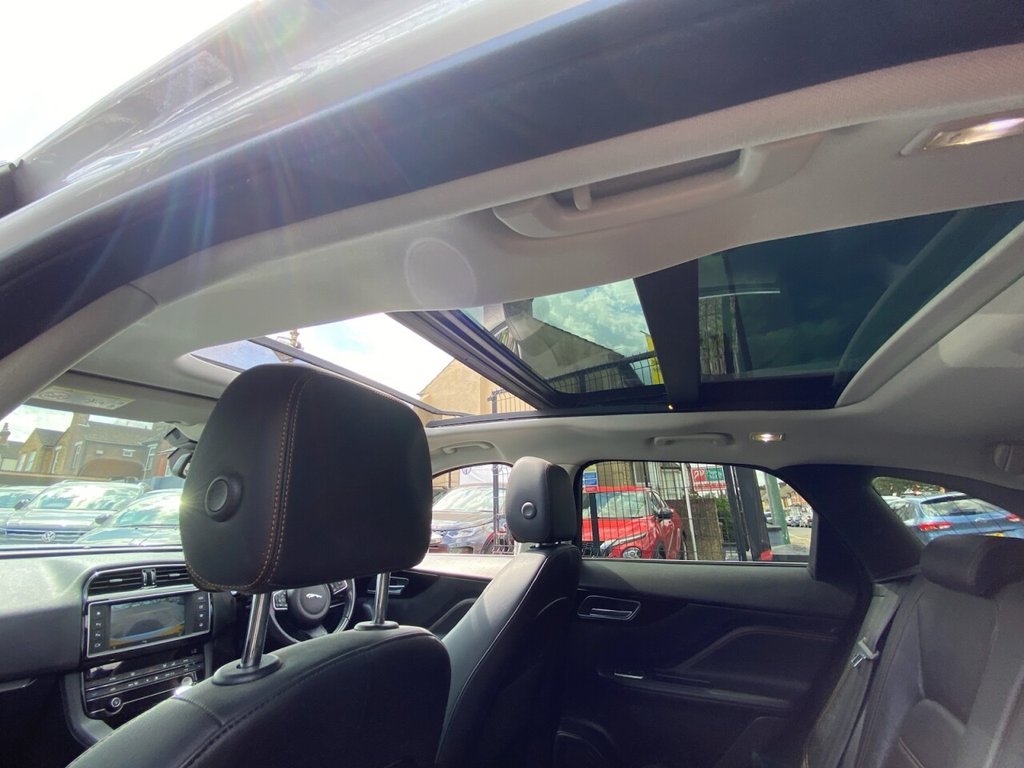 Jaguar F Pace