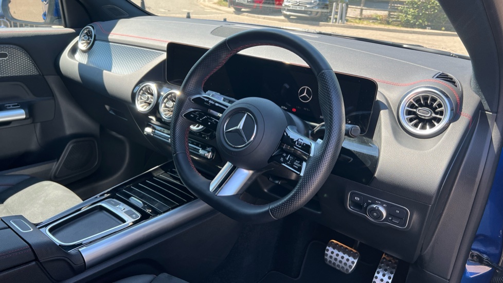 Mercedes Benz EQA