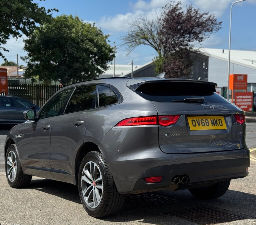 Jaguar F Pace