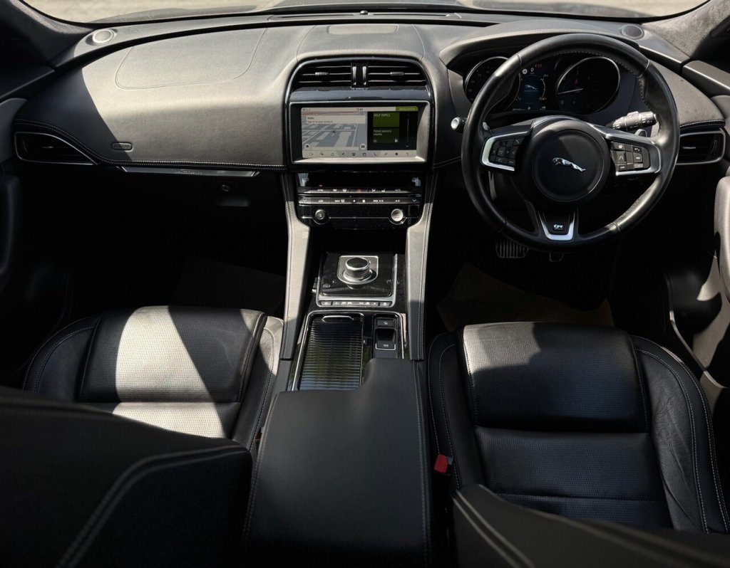 Jaguar F Pace