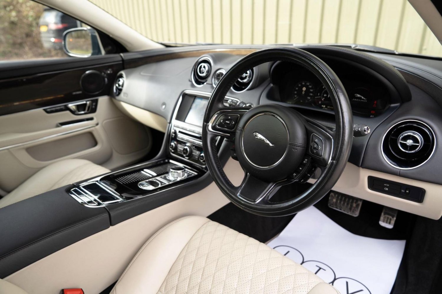Jaguar XJ
