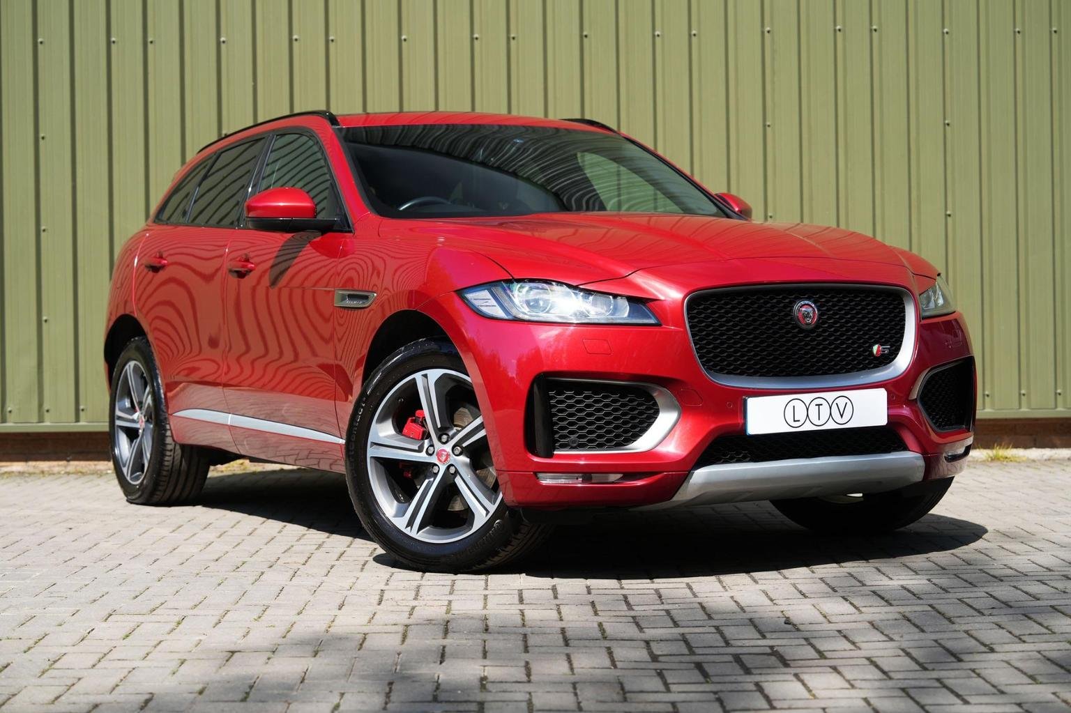 Jaguar F Pace