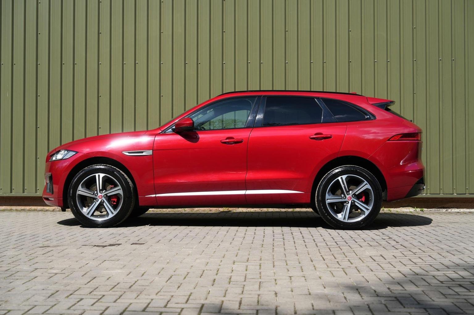 Jaguar F Pace