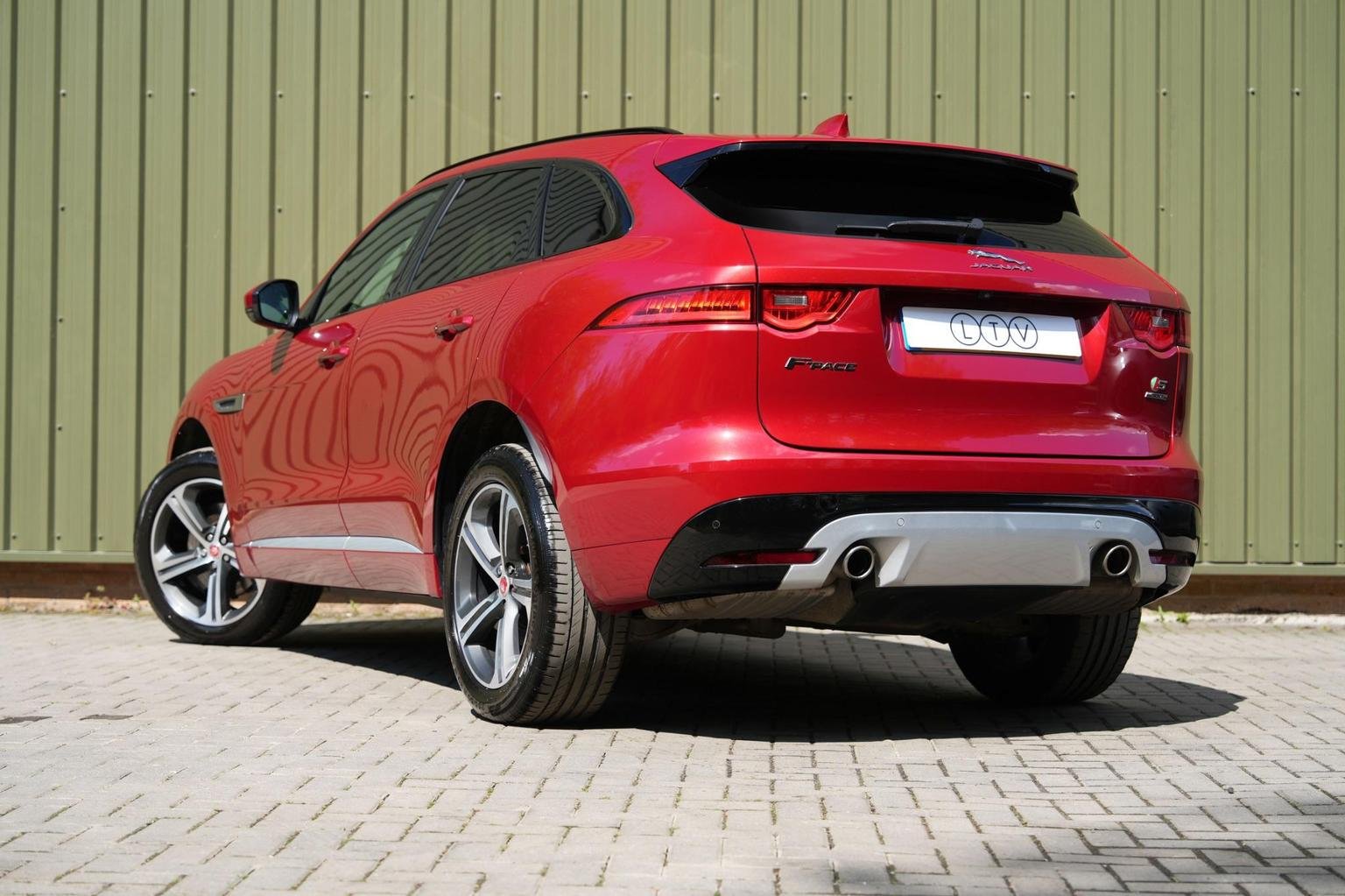 Jaguar F Pace