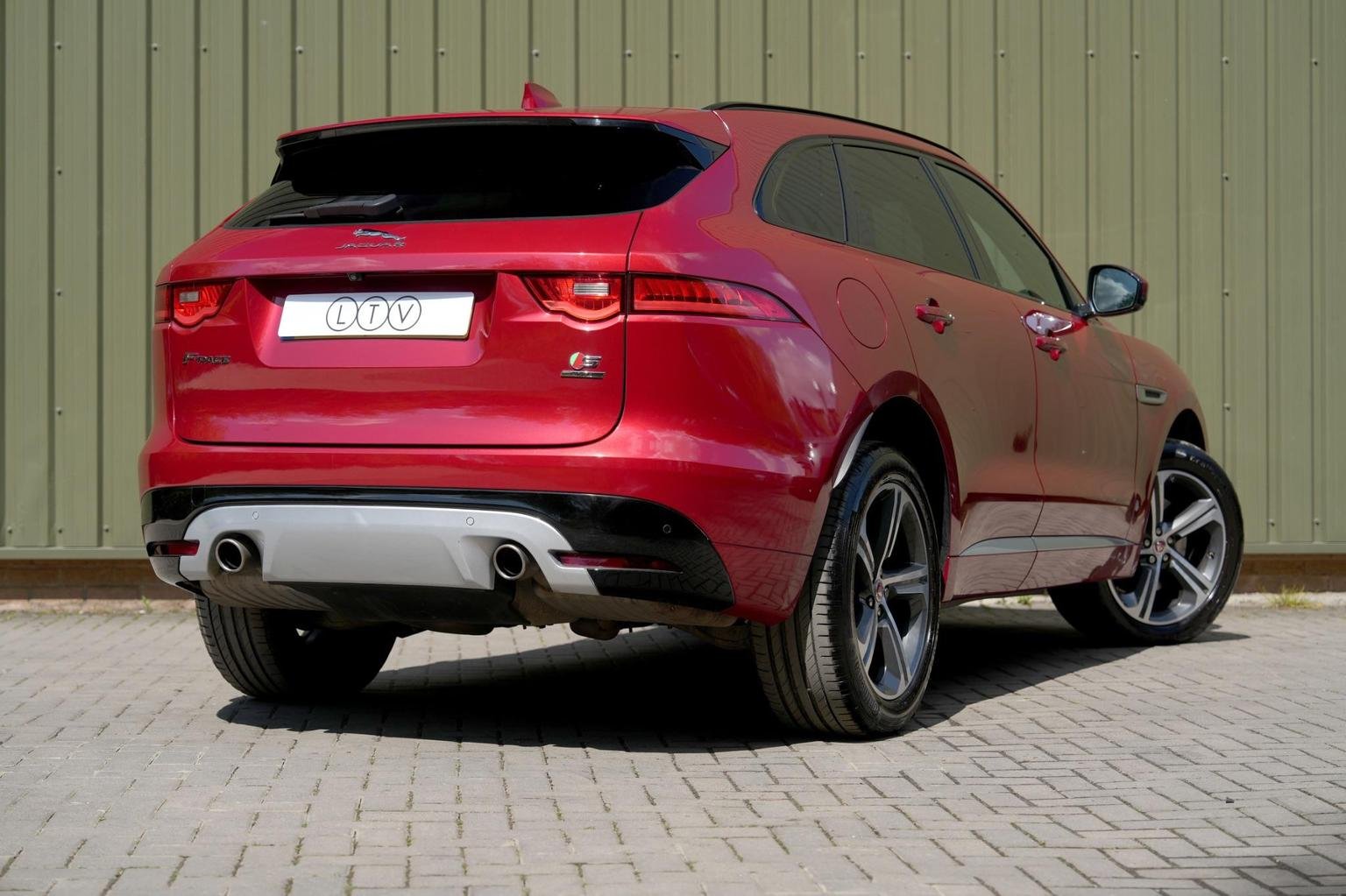 Jaguar F Pace