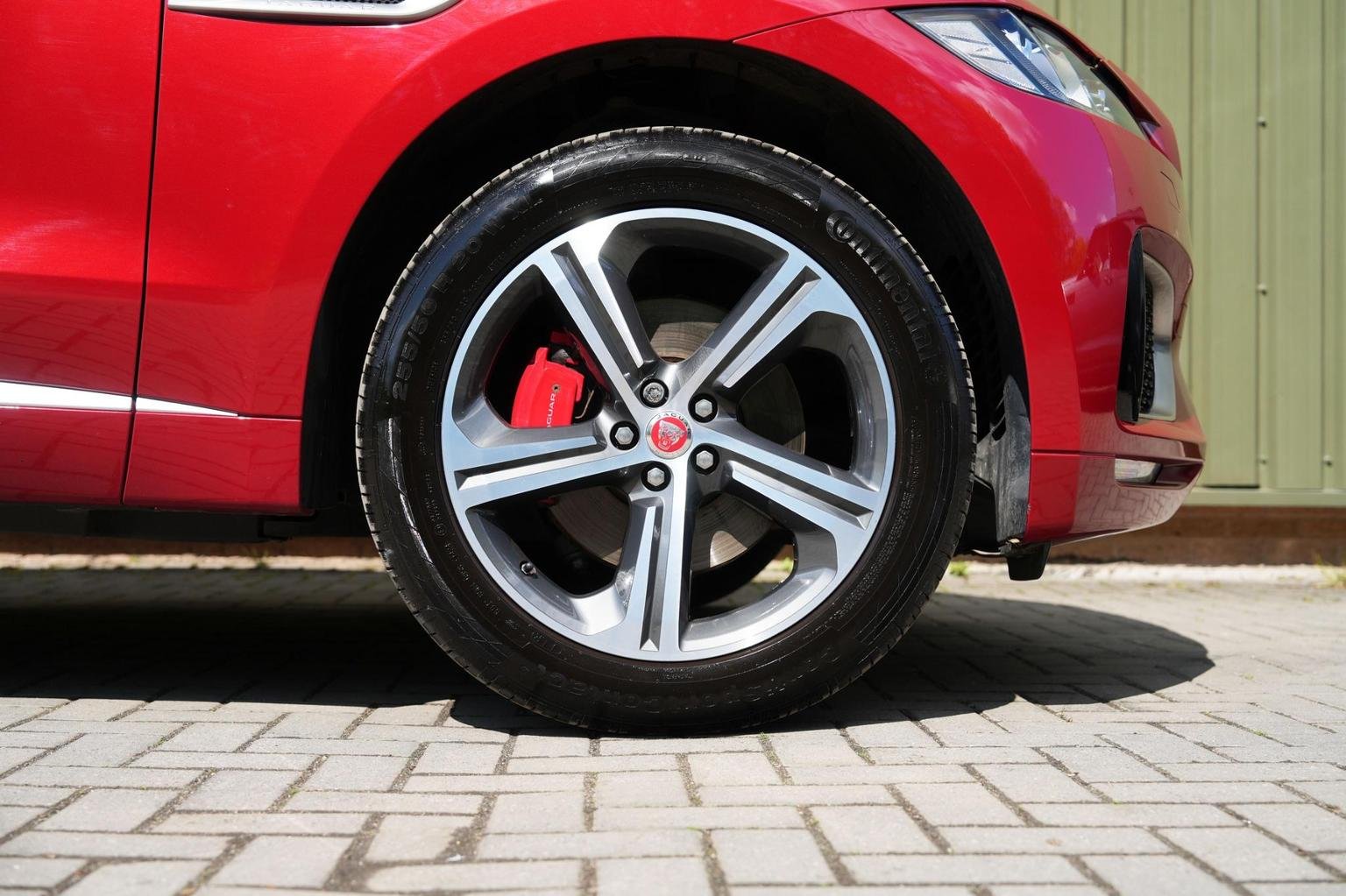 Jaguar F Pace