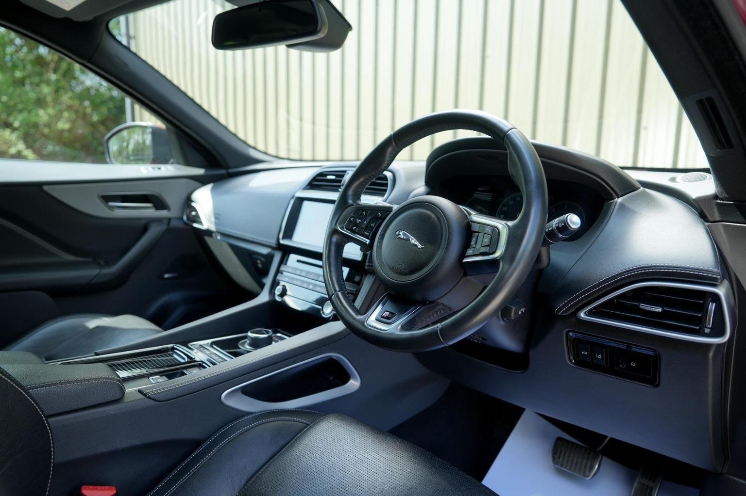 Jaguar F Pace