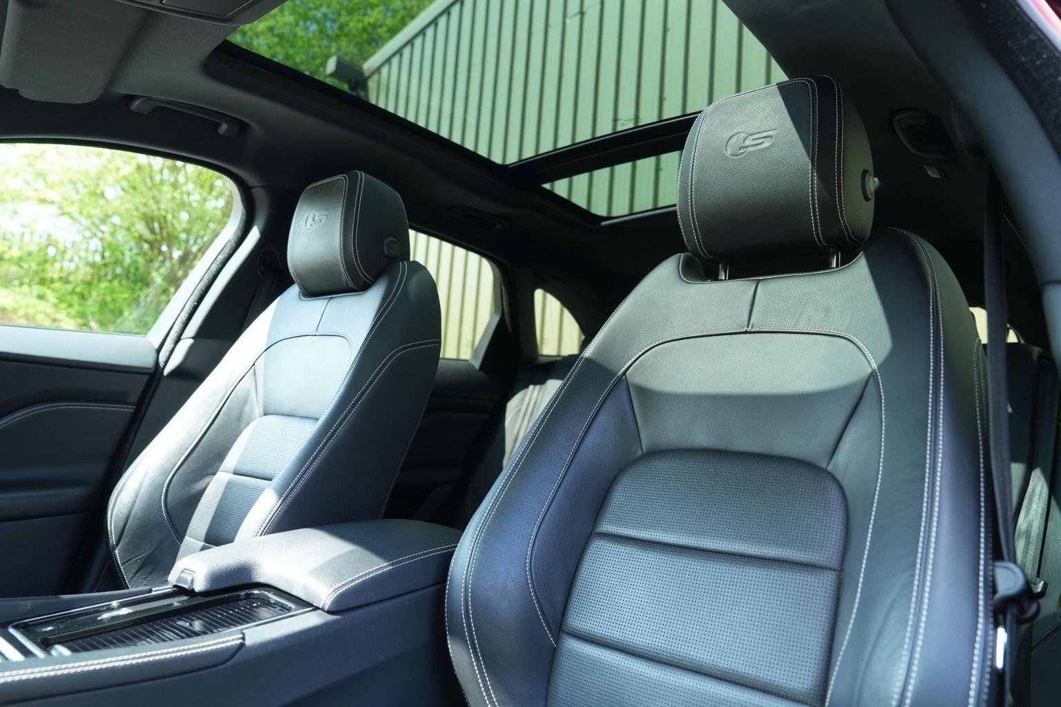 Jaguar F Pace
