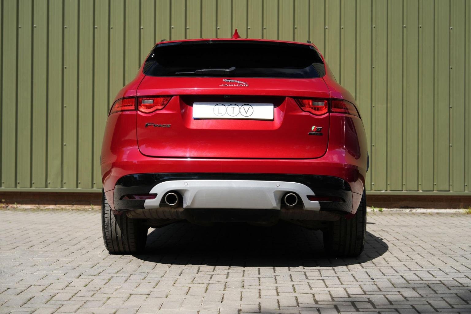 Jaguar F Pace