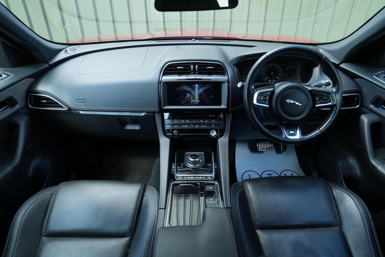 Jaguar F Pace