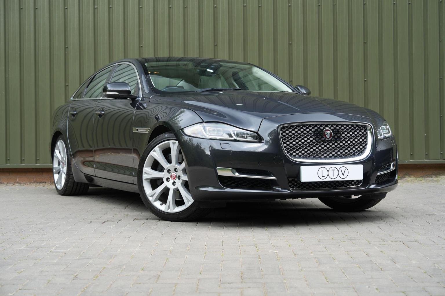 Jaguar XJ
