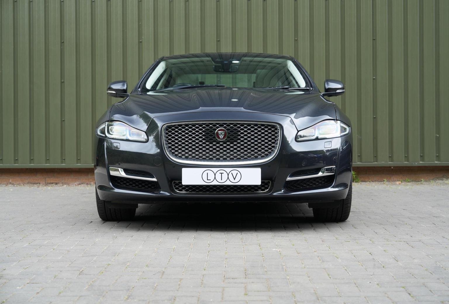 Jaguar XJ