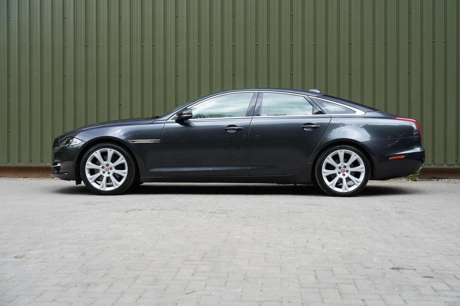 Jaguar XJ