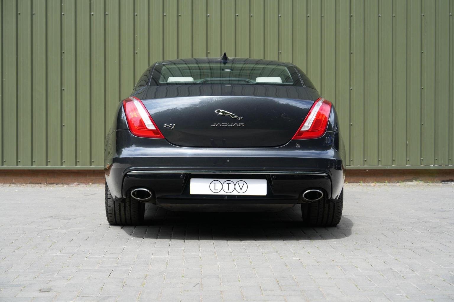 Jaguar XJ