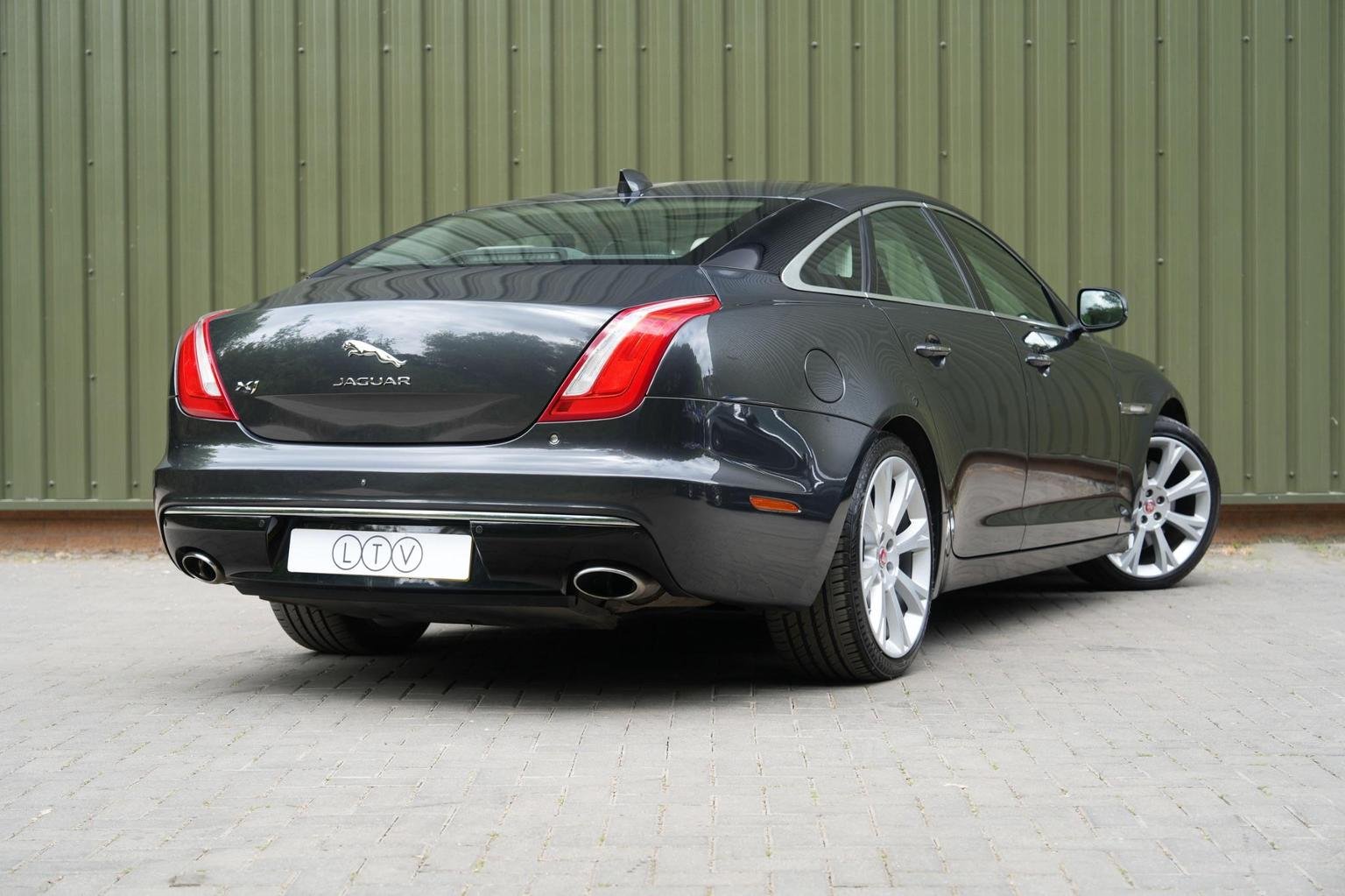 Jaguar XJ