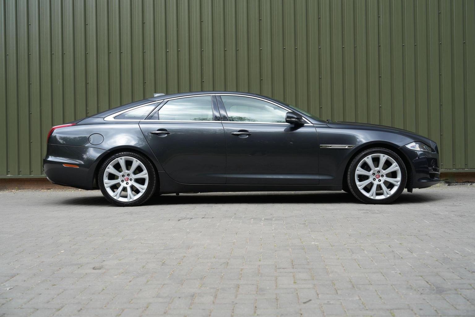 Jaguar XJ