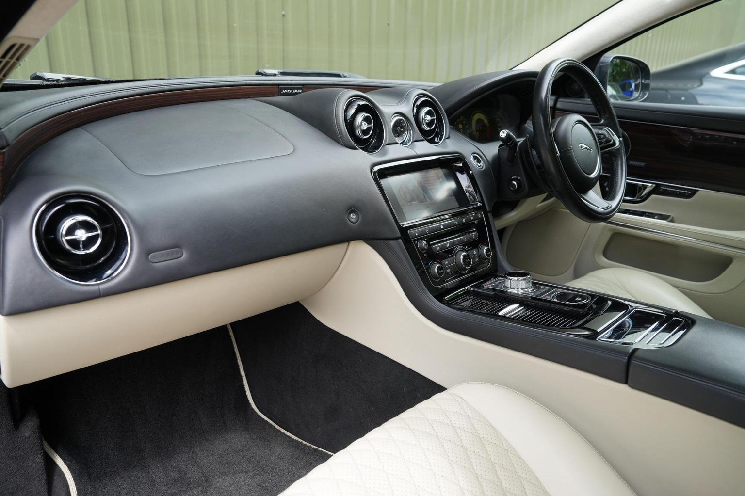 Jaguar XJ