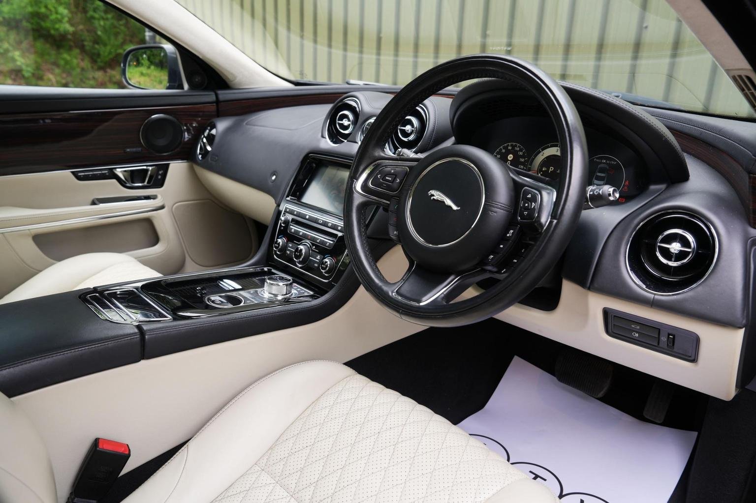 Jaguar XJ