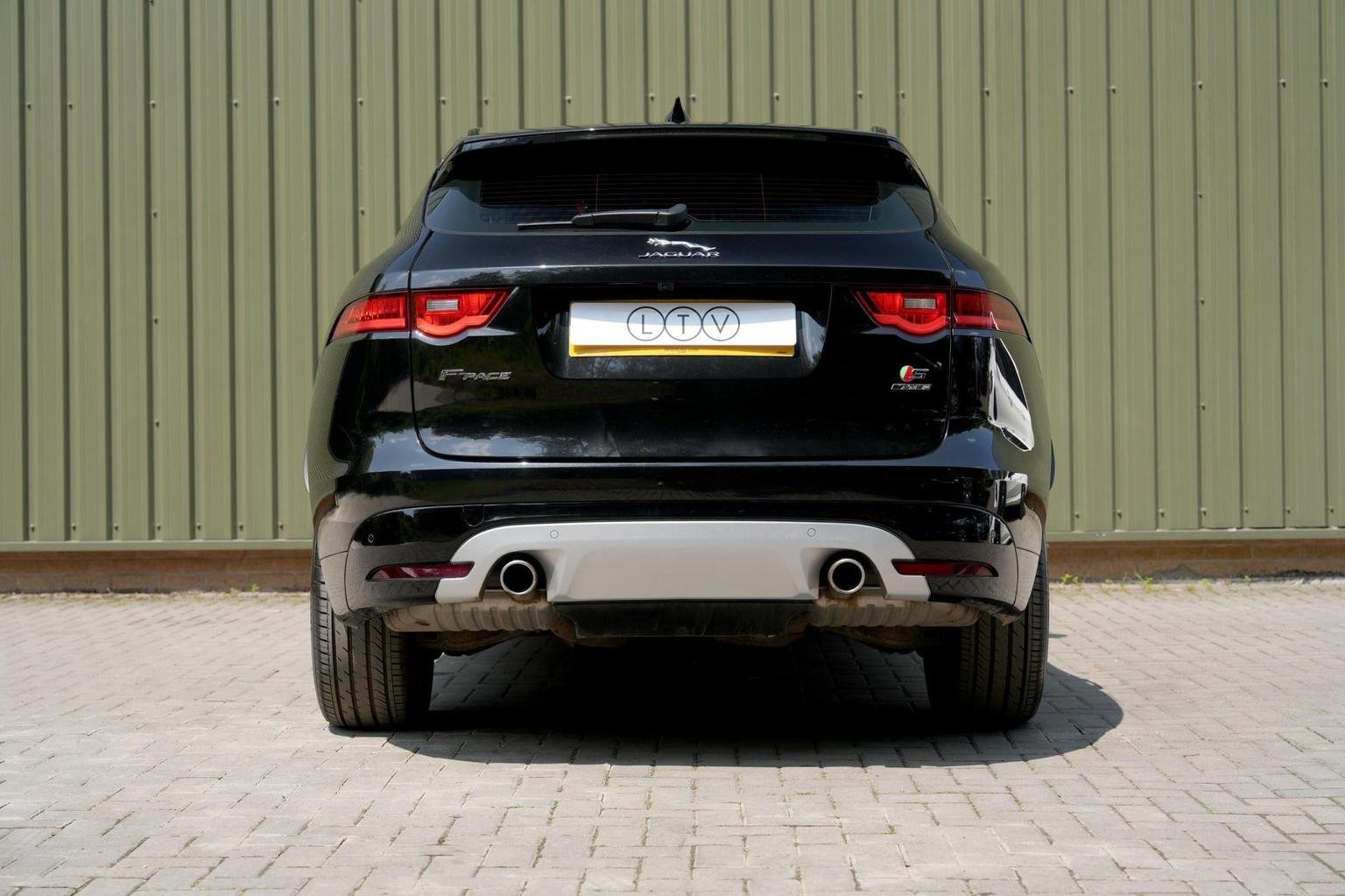 Jaguar F Pace
