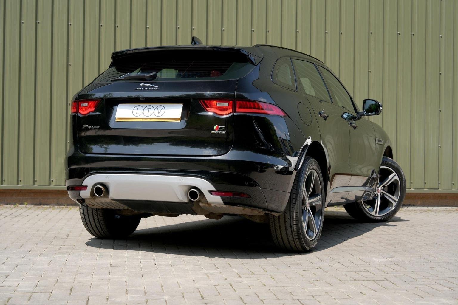 Jaguar F Pace