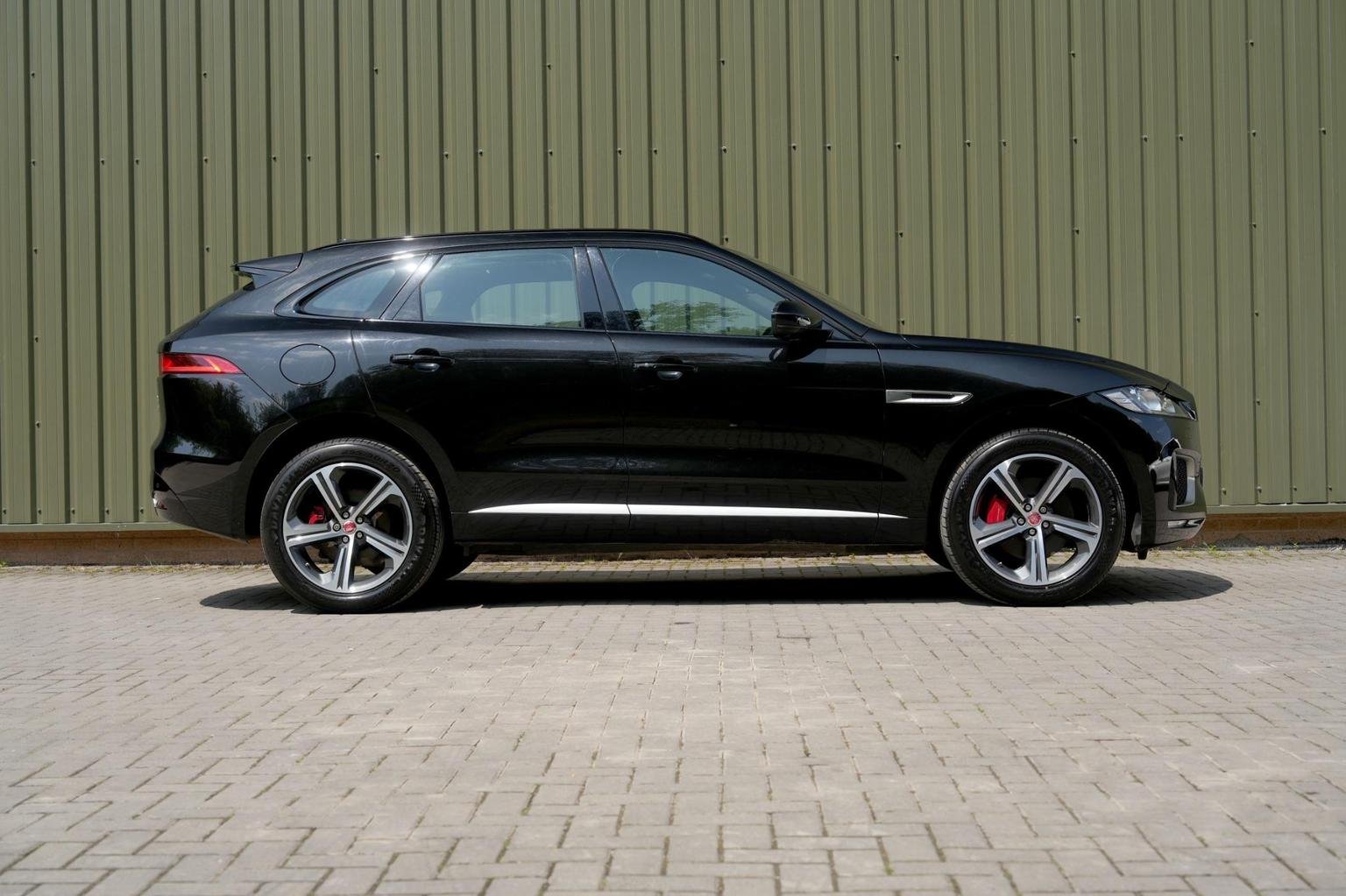Jaguar F Pace