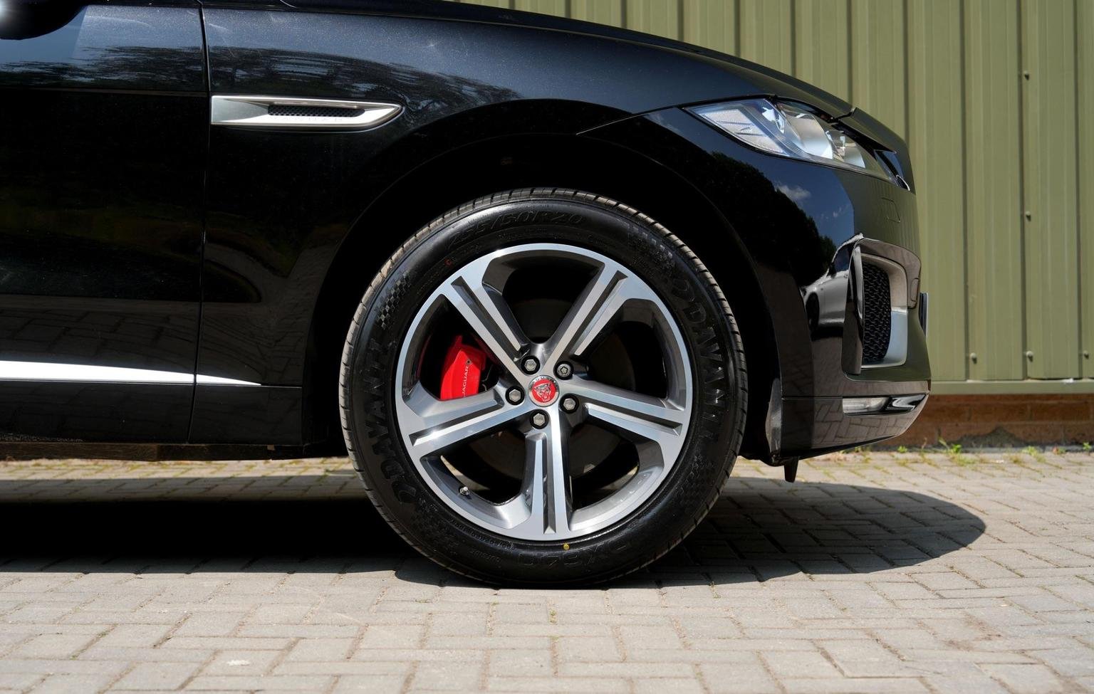 Jaguar F Pace
