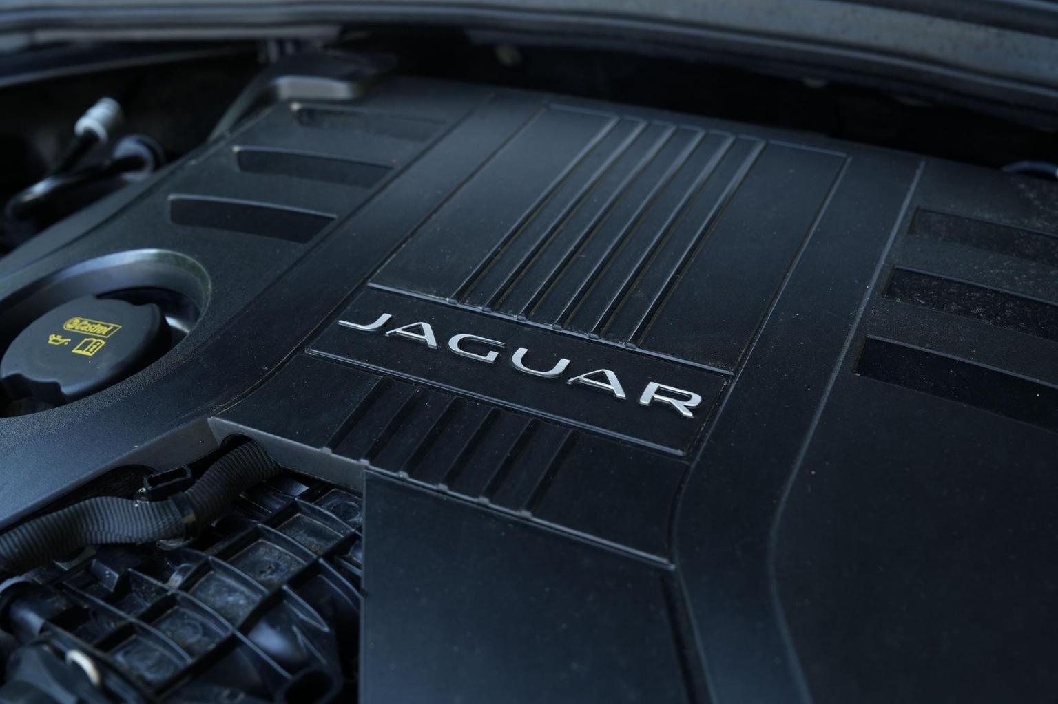 Jaguar F Pace