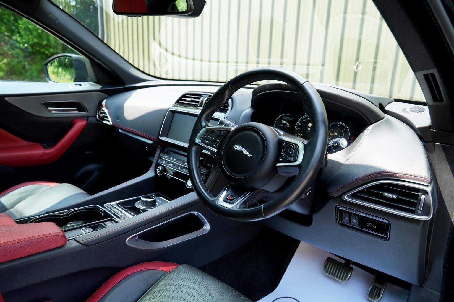 Jaguar F Pace