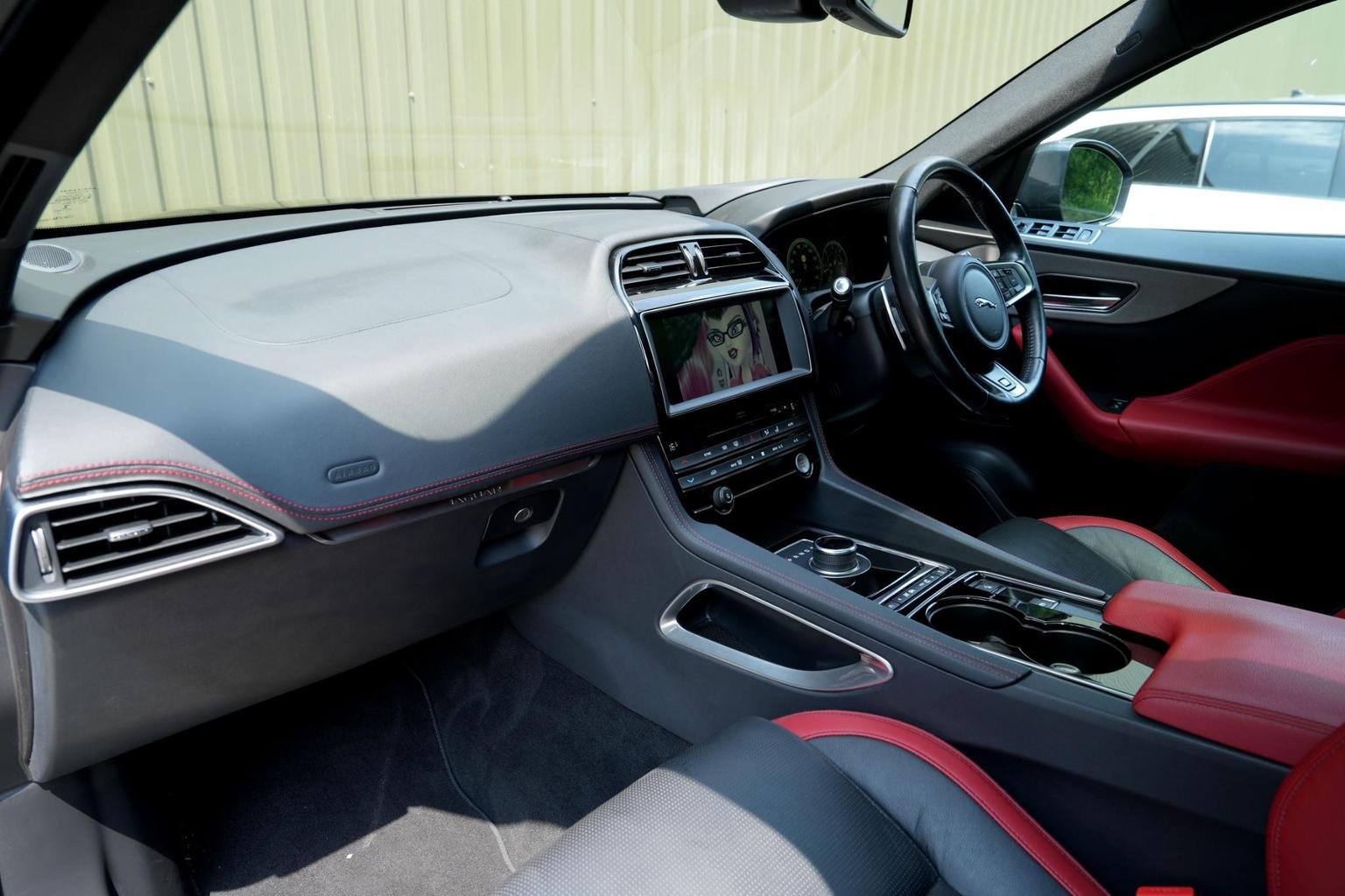 Jaguar F Pace
