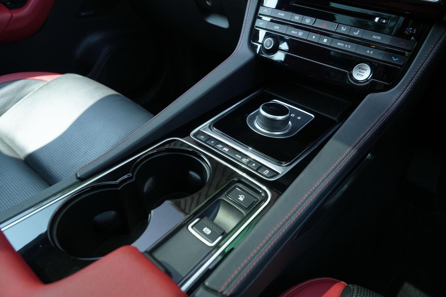 Jaguar F Pace